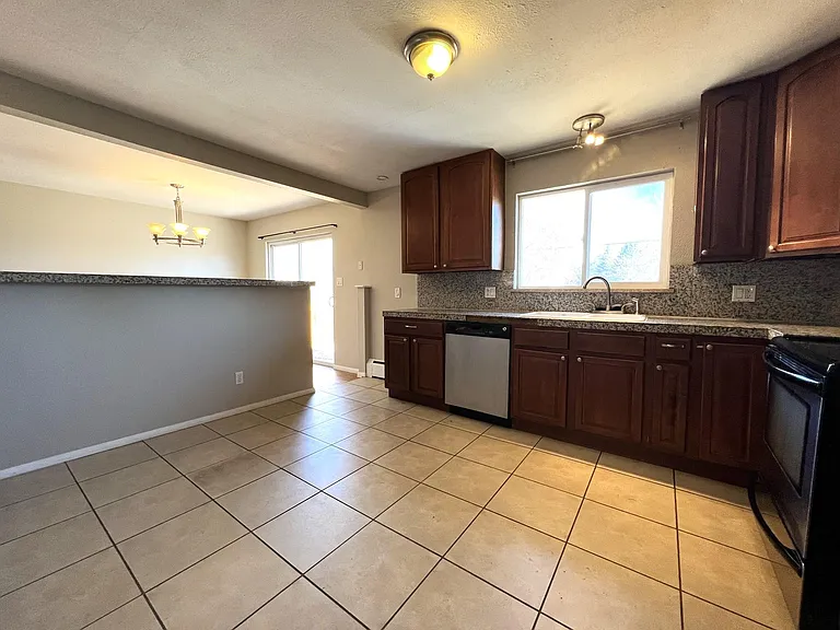 5858 Pierson St — Photo 17