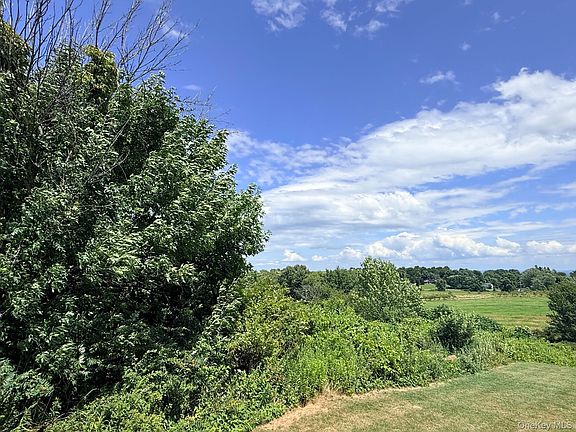 2nd image of 26 Quaker Hill Road