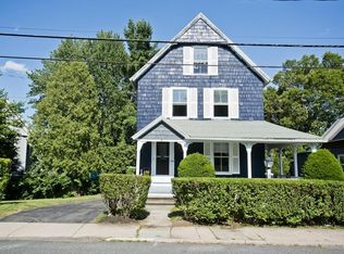 91 Chapin St, Holyoke, MA 01040