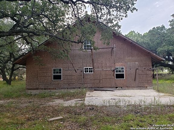 3rd image of 305 Crosscreek Dr