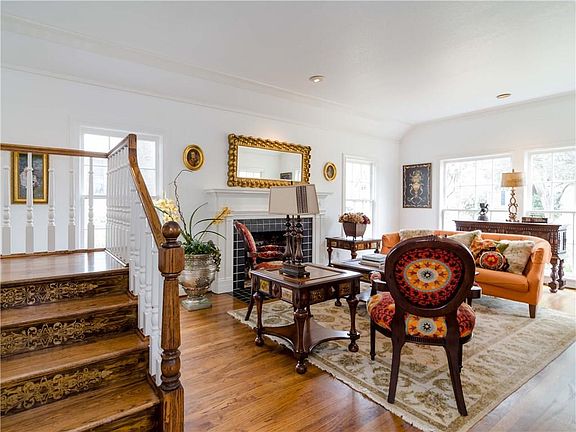 5th image of 3811 Potomac Ave