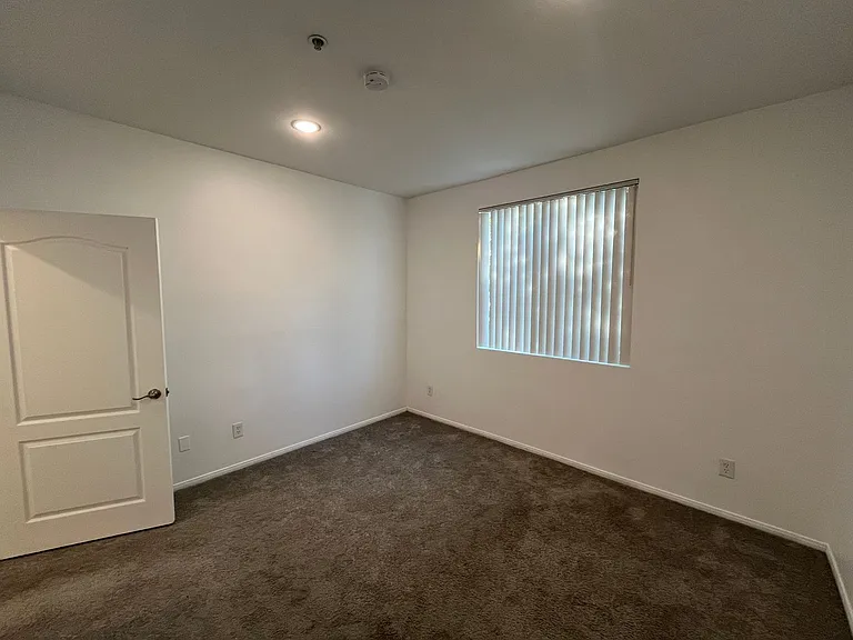 2245 Beverly Glen — Photo 74