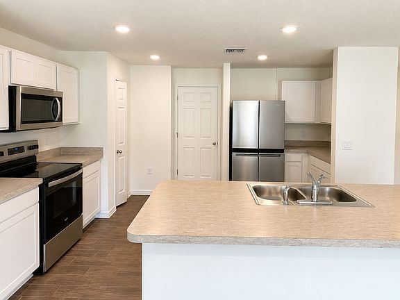 4th image of 23 White Haven Ln