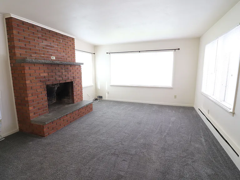 517 E Main St — Photo 11