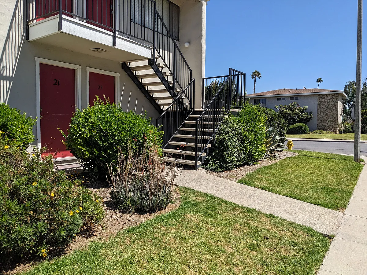 Stairs to upper units and landscaping at Steckel Apartments in Santa Paula, California. - Steckel Apartments