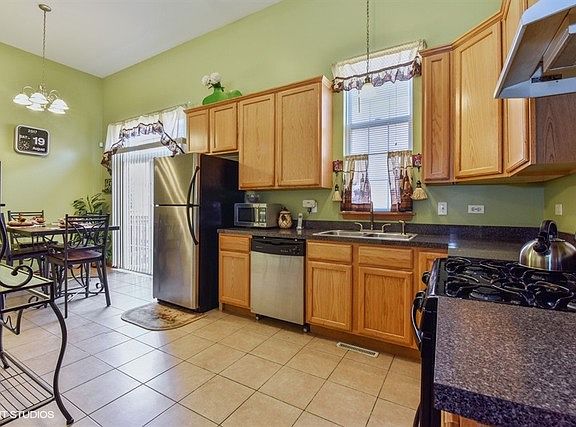 5th image of 3809 W Columbus Ave Unit 3