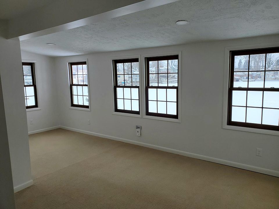 2nd image of 3558 Portage Point Blvd