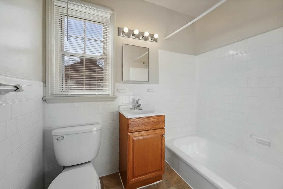 Immerse yourself in a fresh and airy bathroom that combines function with sleek design.