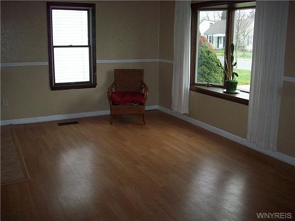 2nd image of 211 Knox Ave