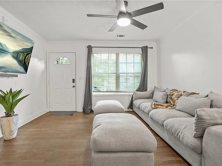 545 Elmwood Rd NW #A & B — Photo 6