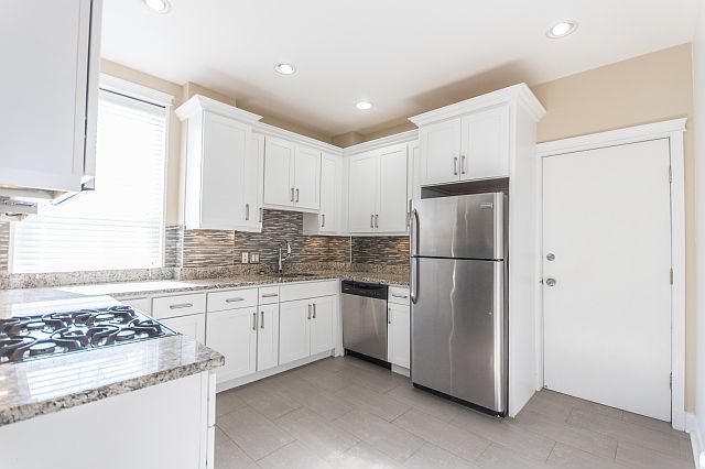 1st image of 3144 N Oakley Ch #2