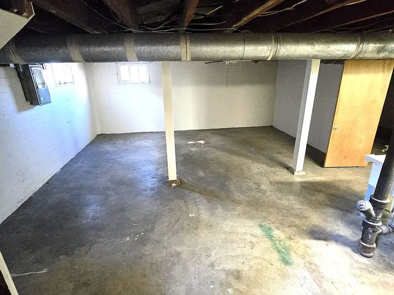 7020 NE Halsey St — Photo 11