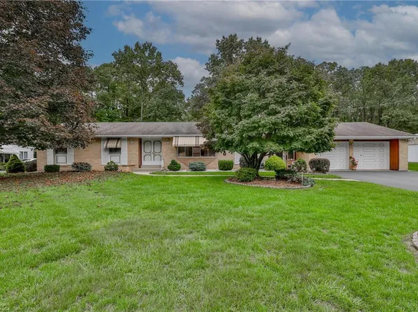 305 Kennedy Dr, Roseto, PA 18013