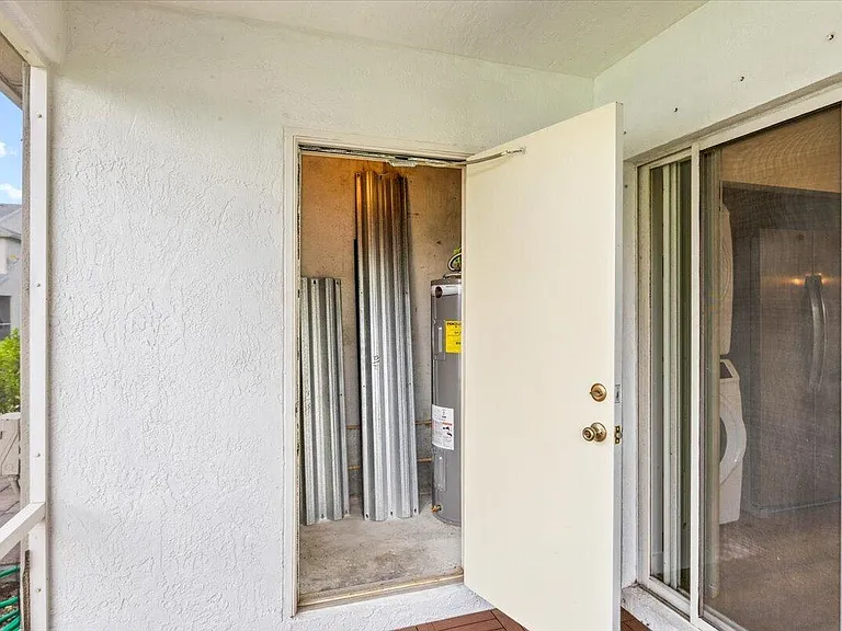 3165 SW 50th St — Photo 31