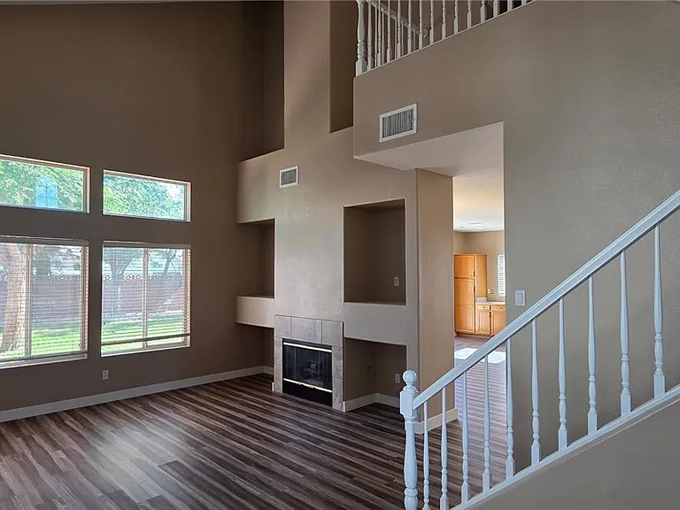 1132 Castle Point Ave — Photo 4