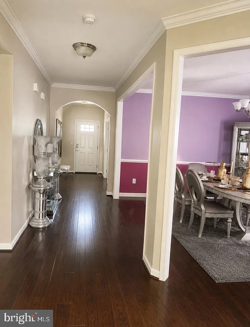 4 bed, 3.5 bath, 4807 sqft, $4,295 — Photo 2
