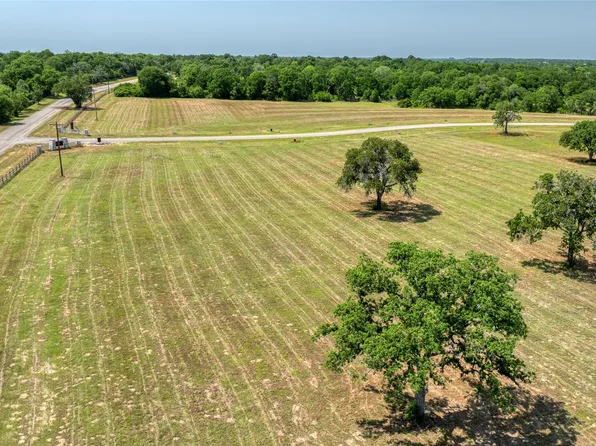 140 Bellwood Lake Ln, Bellville, TX 77418