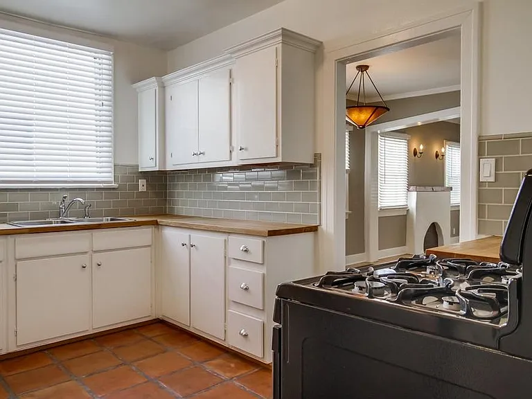 1021 N Havenhurst Dr — Photo 7