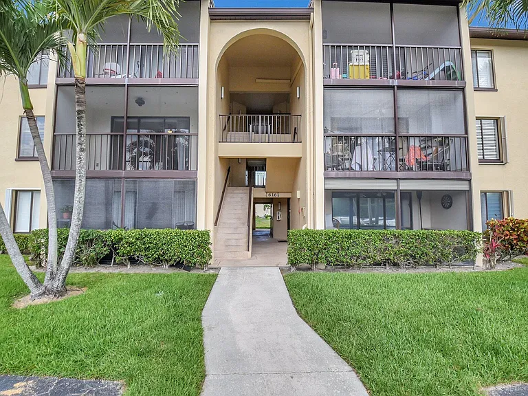 616 Sea Pine Way #C2 — Photo 2