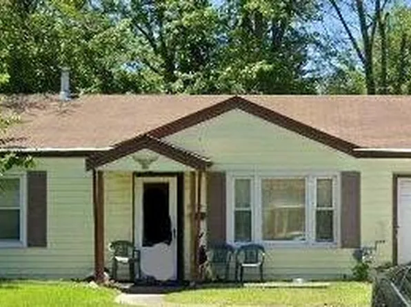 9813 Dennis Dr, Saint Louis, MO 63136