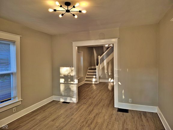 4th image of 1820 Singleton St