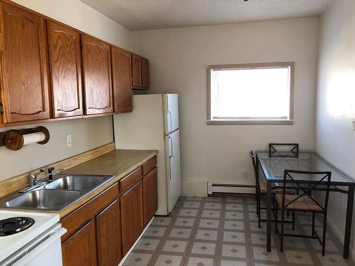 2 bed, 900 sqft, $1,800 — Photo 4
