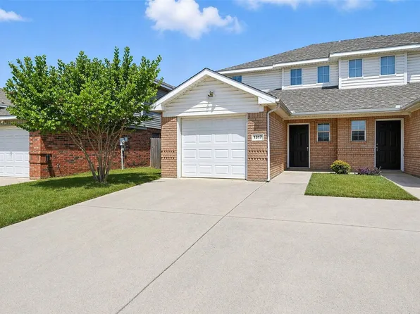 1317 Village Garden Dr, Azle, TX 76020