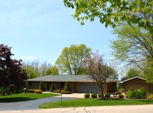 N5935 Summit Ln, Manawa, WI 54949