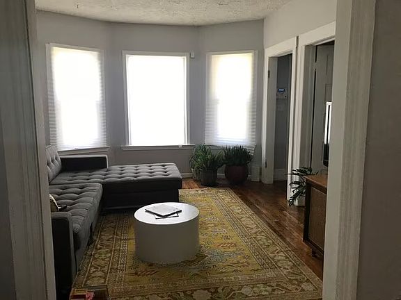2nd image of 5055 Fischer St #1