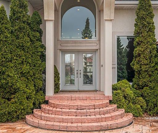 3rd image of 4572 Lake Grande Ct