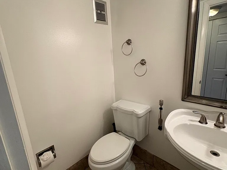 48 Bedford Ct #B — Photo 4