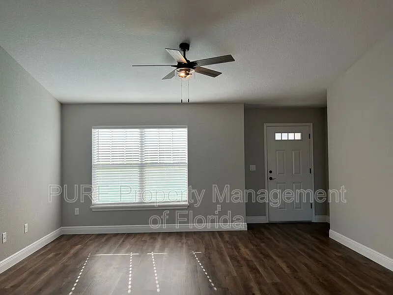 3 bed, 2.0 bath, 1453 sqft, $1,749 — Photo 3