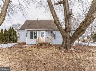 63 Main St, Stockertown, PA 18083