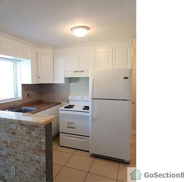 1st image of 3860 NE 15th Ave #2
