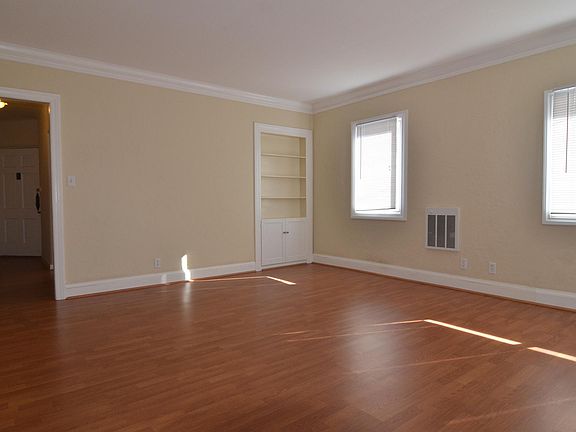 2nd image of 2446 Sacramento St