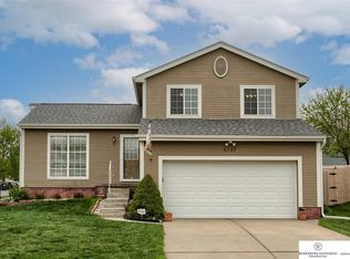 6725 N 111th St, Omaha, NE 68164