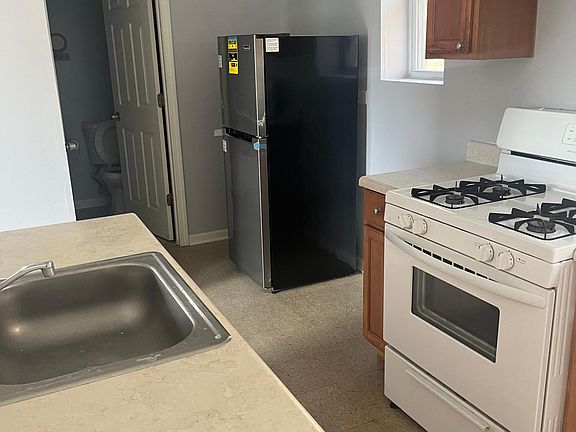 5th image of 1325 Victoria Ave #3