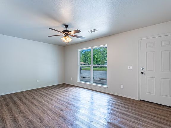 2nd image of 800 Henryetta St #20