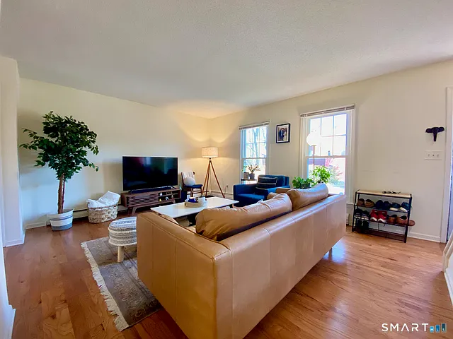 Building Photo - 908 State St #11