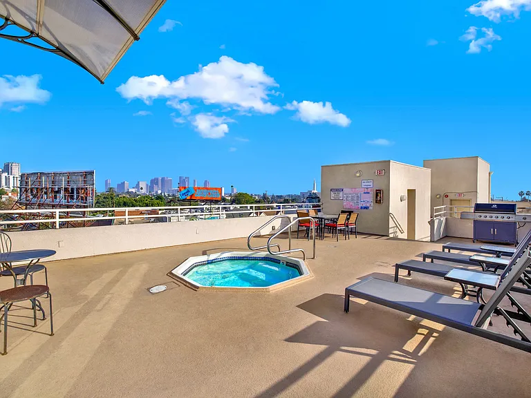 Peach Tree Court Apartments — Photo 12