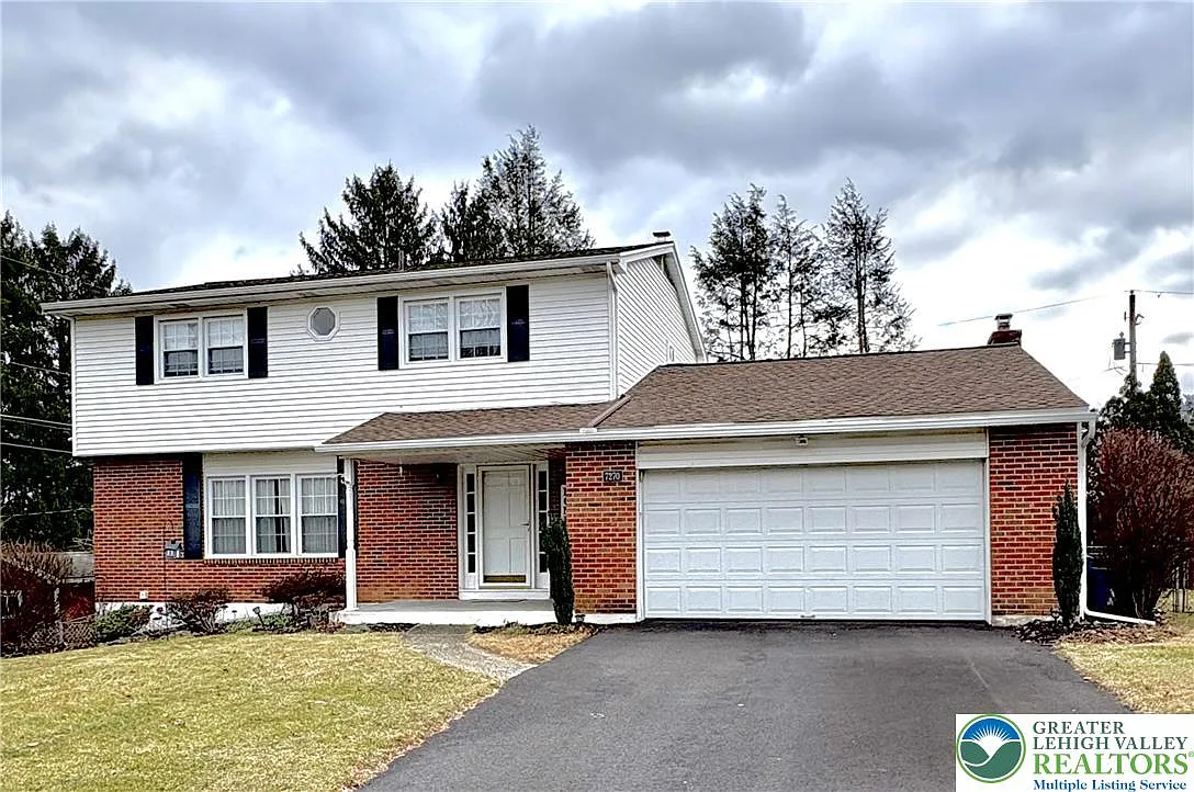 4 bed, 3.5 bath, 1948 sqft, $3,200 — Photo 1