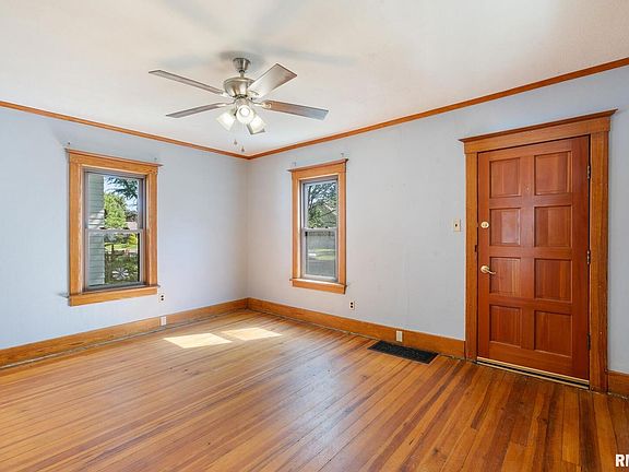 4th image of 2710 Arlington Ave