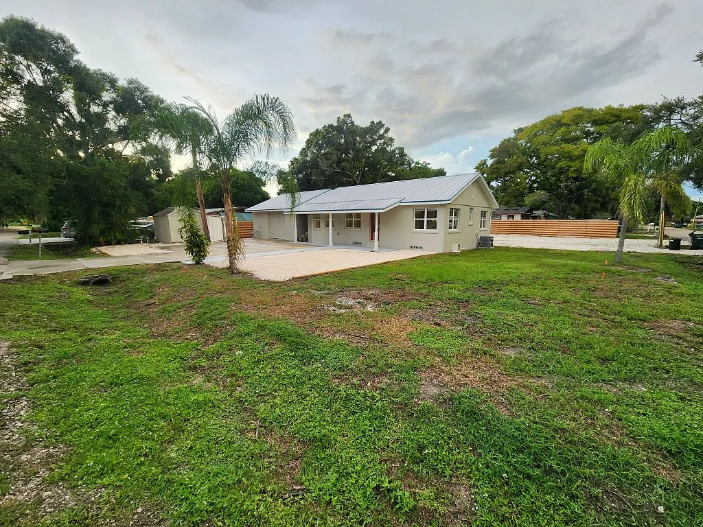3 bed, 1008 sqft, $2,300 — Photo 4