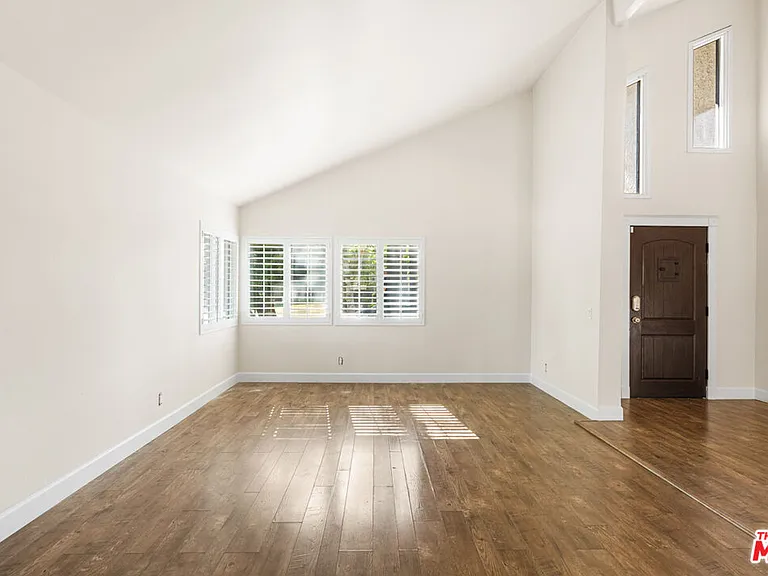 9200 Wystone Ave — Photo 8