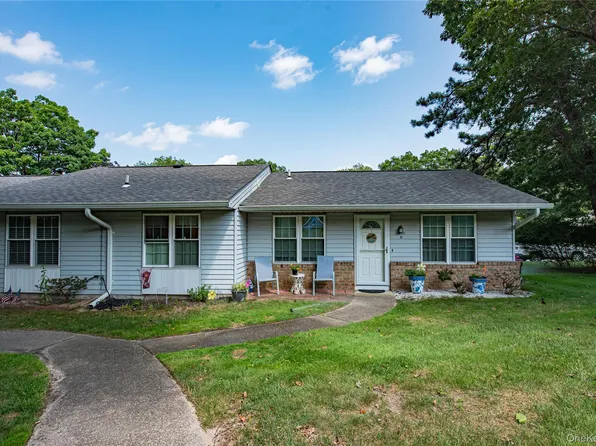 350B Woodbridge Drive #350B, Ridge, NY 11961
