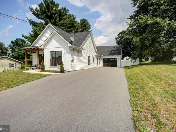 1311 Marvic Dr, Chambersburg, PA 17202