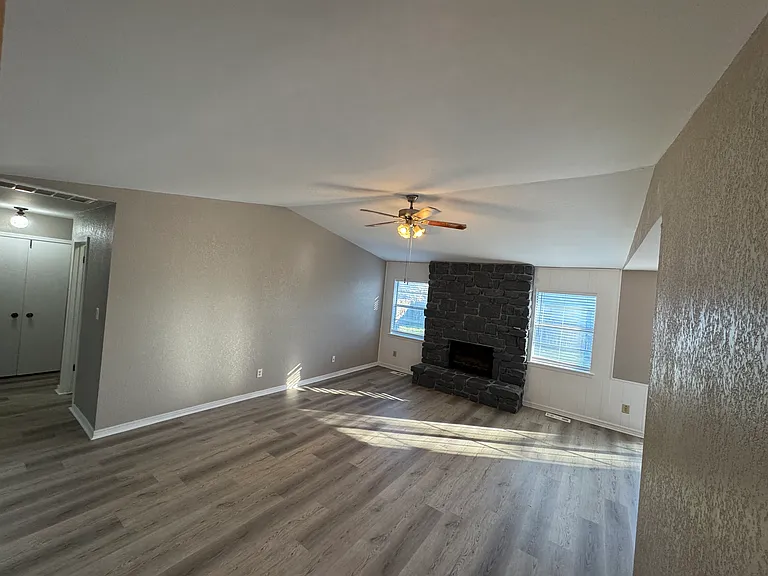 13038 E 27th Pl — Photo 3