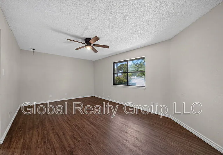 306 Meadow Dr — Photo 6