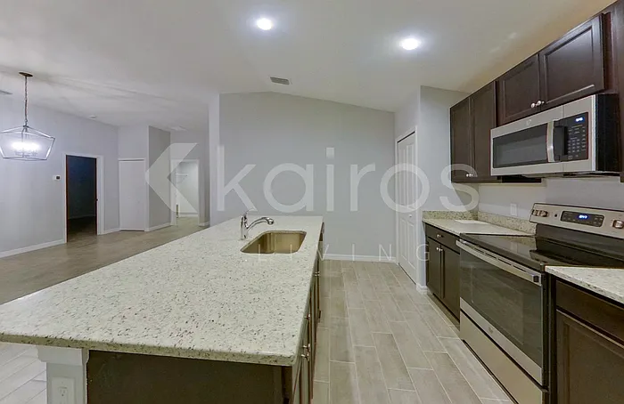 227 Pennfield St — Photo 6