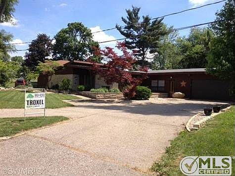 3rd image of 45 Circle Dr